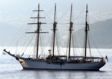 Brod smrti usidren u Dubrovniku