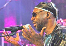 Umro legendarni pjevac soula Isaac Hayes....