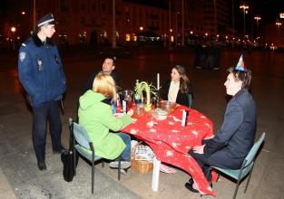  Zagreb: Policija rastjerala romantiku na Jelačić placu