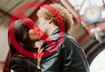 Britancima zabranjen oproštajni poljubac