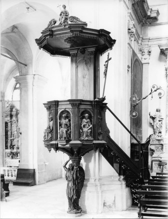 Unutrašnjost dubrovačke Katedrale godine 1950.