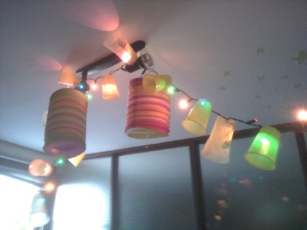 decoupage na čašama + božićne lampice = vesela dječja soba