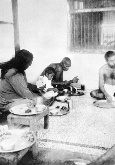 Kod  Mahatme  Gandhija  u  Vardhi