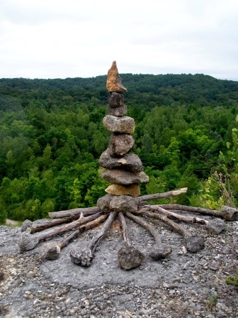 Kretanje stvaranja i zen čuvari tišine i samoće (land art radionica)