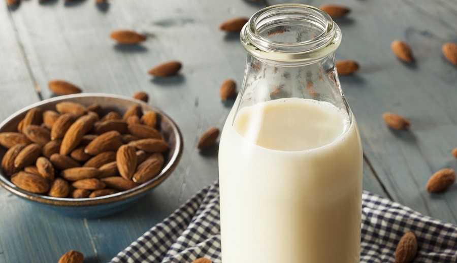 NAPRAVITE SAMI: Domaće bademovo mlijeko – zdravu namirnicu od samo 2 sastojka