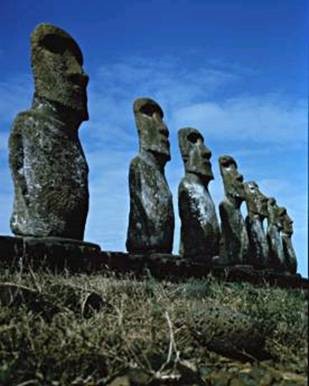 Kamene statue, zidovi i hijeroglifi Uskrsnjeg otoka