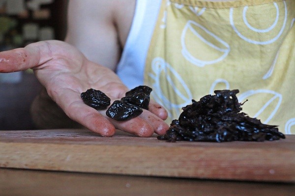 PREPORUKA NUTRICIONISTA: Svako jutra čašu ovog napitka i naslage na stomaku će početi da nestaju!