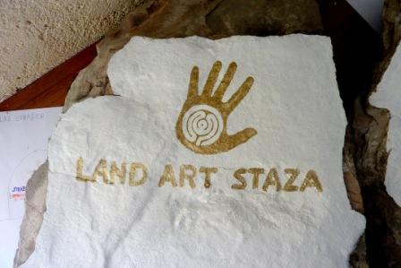 Oslikavanje putokaza za land art stazu