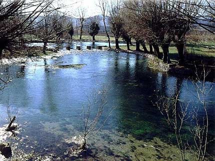 PO STAKLU JEZERA,  U DANU BEZ VJETRA