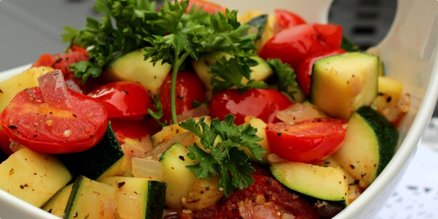 Vegetarijanska kuhinja - Tikvice s rajčicom