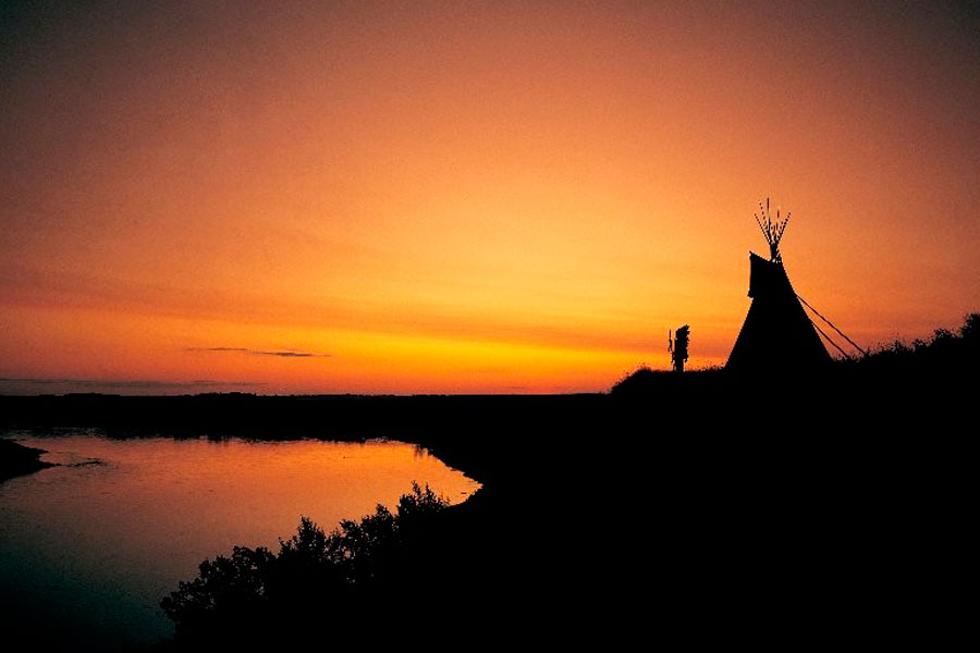 Lakota šaman – Hromi Jelen