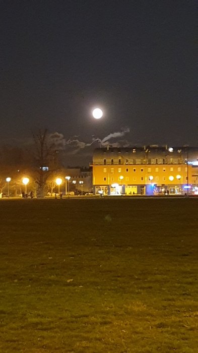 Puna Luna nad Zagrebom...🌕