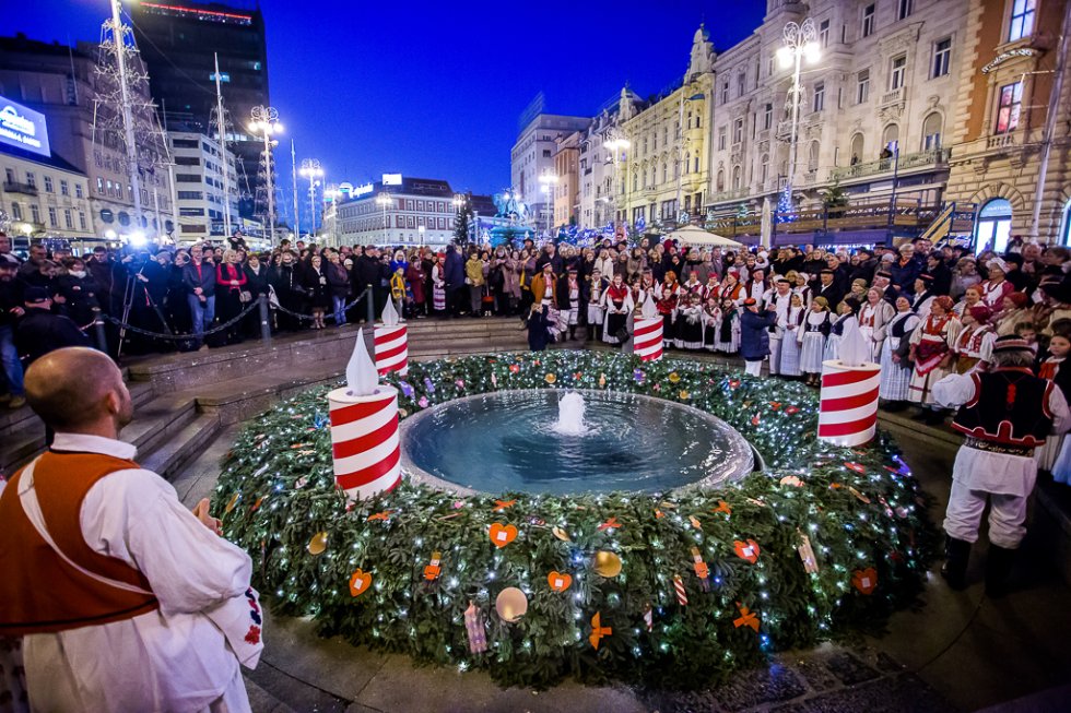 Paljenje prve adventske svijeće na Manduševcu