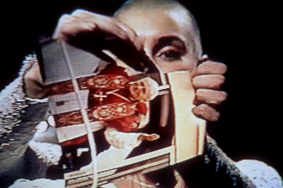 Sinead O'Connor otkriva zašto je podrapala papinu sliku