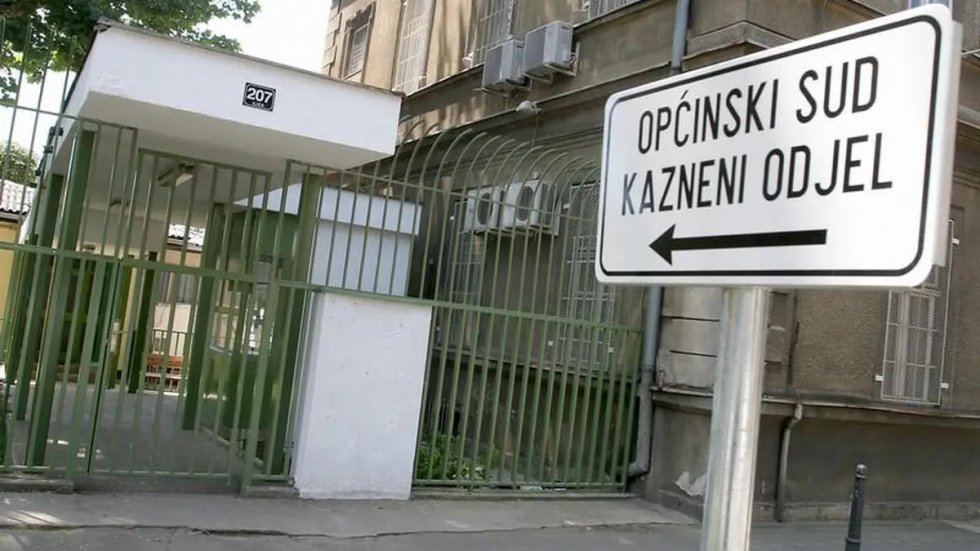 Tužio vidovnjakinju jer mu nije našla ukradeni kombi