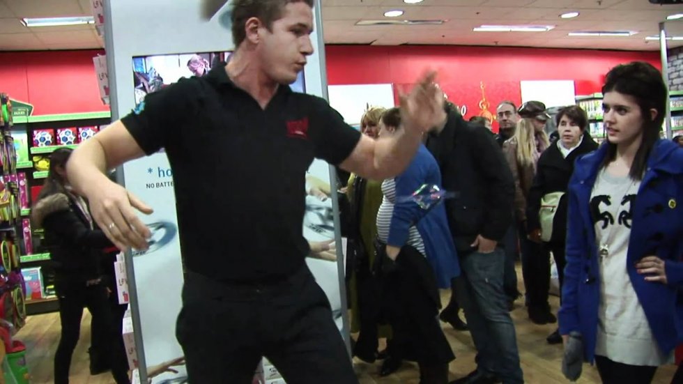      NLO igračka prkosi gravitaciji