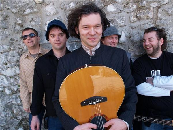 S dlana Boga pala si - En Face