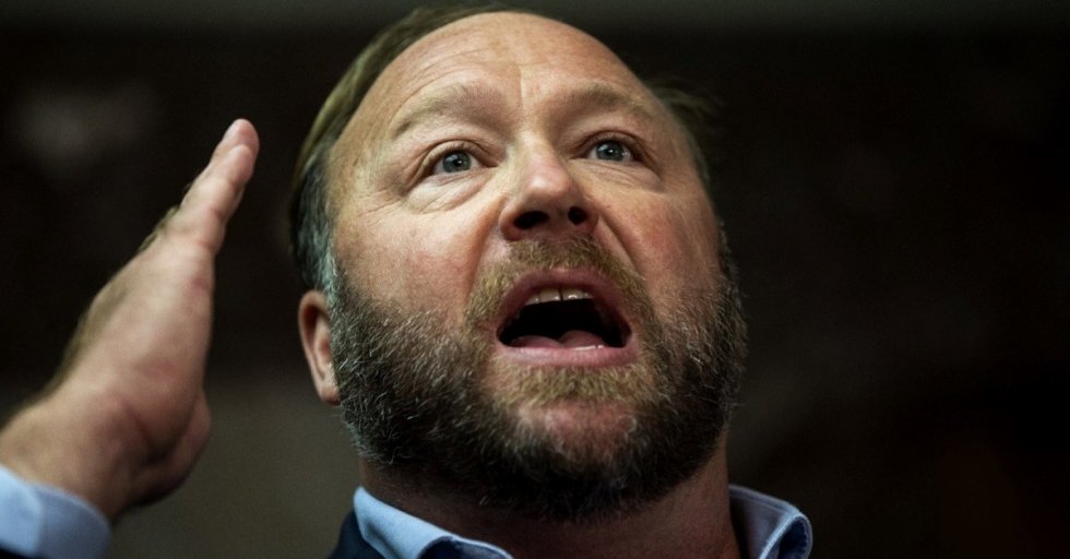 PAŽNJA! ALEX JONES ŠOKIRA: ‘Masakar u Parizu izazvale su francuske tajne službe, a ne teroristi!’ Evo zašto!