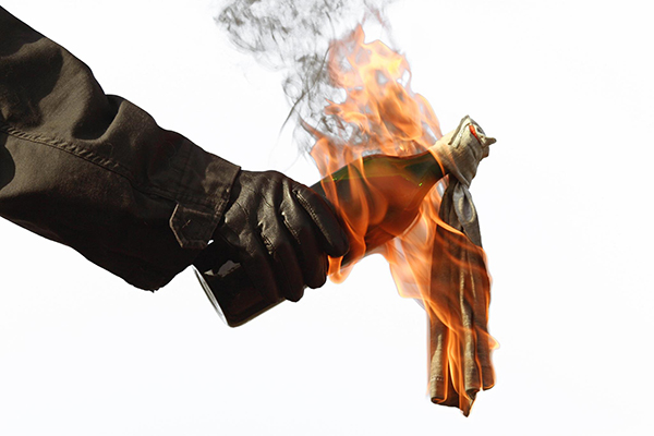 Slikanje portreta Molotovljevim koktelima