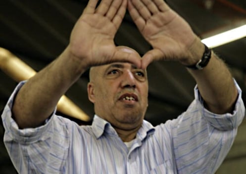  Čudotvorni iscjelitelj liječi gluhe, oboljele od raka...