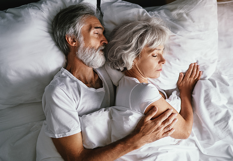 Starci lošije spavaju, ali ...