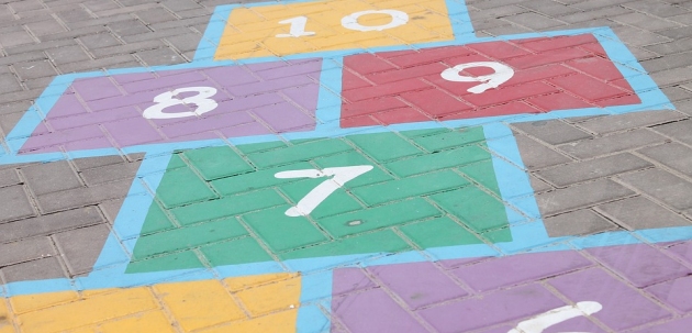 nekuda je pošla (igra škole..udjeli zaborava..neće dugo..)