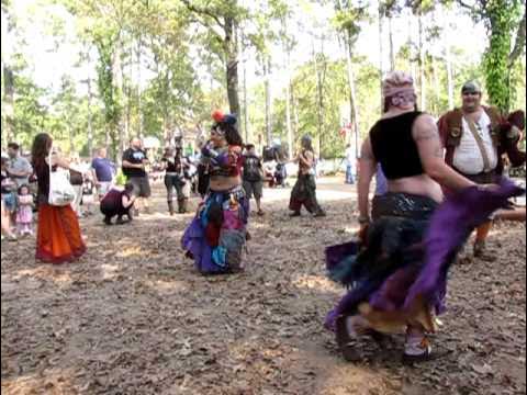 DVIJE DOBRE PJESME ZA ČUVARICU ZMAJEVOG HRAMA