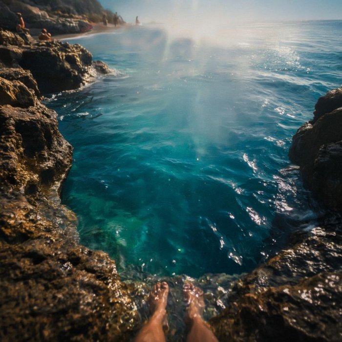 Sanjam plivanje u modrozelenom moru