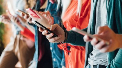 MOBILNI TELEFONI, A NE TORNJEVI IZAZIVAJU ZDRASTVENE PROBLEME